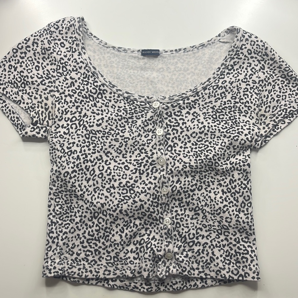 Brandy Melville Zelly Button Up Top